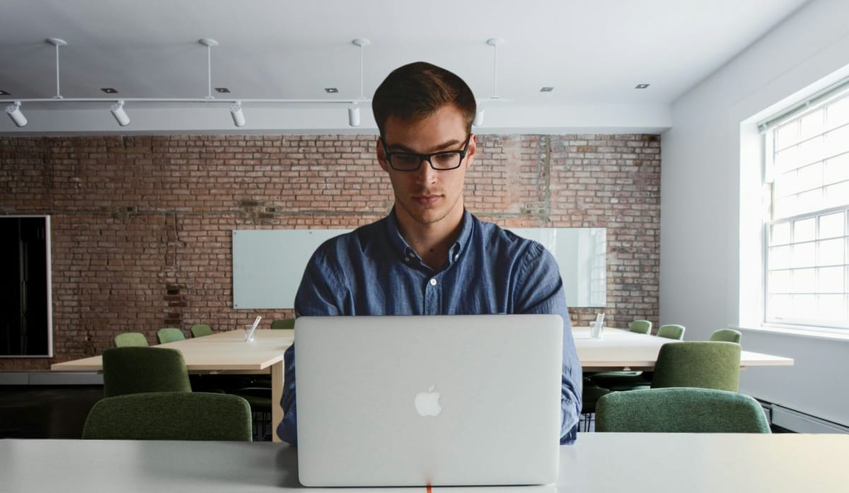 biznes, biuro, praca, informatyk, TSN, jednoosobowe firma, ey, kompetencje