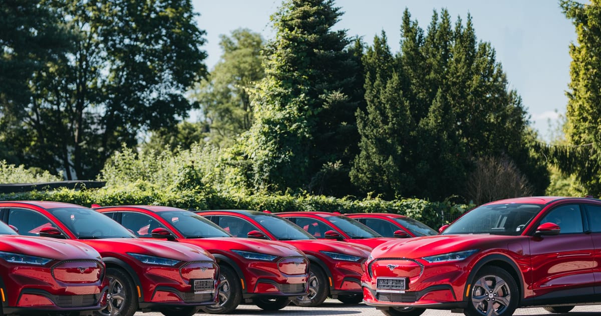 Elektryczne Fordy Mustangi Mach-E wkrótce trafią do klientów Arval