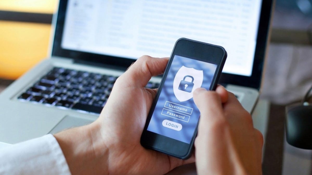 Tożsamość, bezpieczeństwo, cyfryzacja