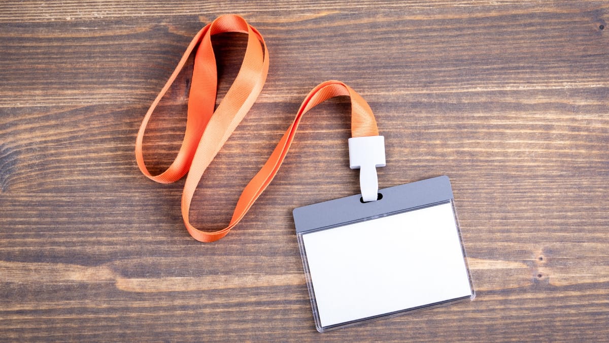 Smycz reklamowa z nadrukiem – na co zwrócić uwagę podczas wyboru?