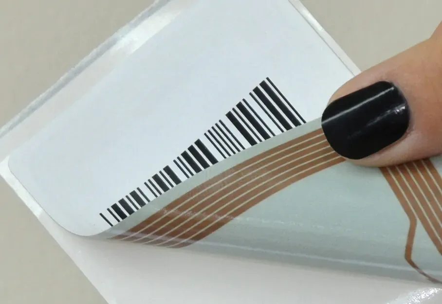 Etykiety RFID na opakowania transportowe – śledzenie dostawy