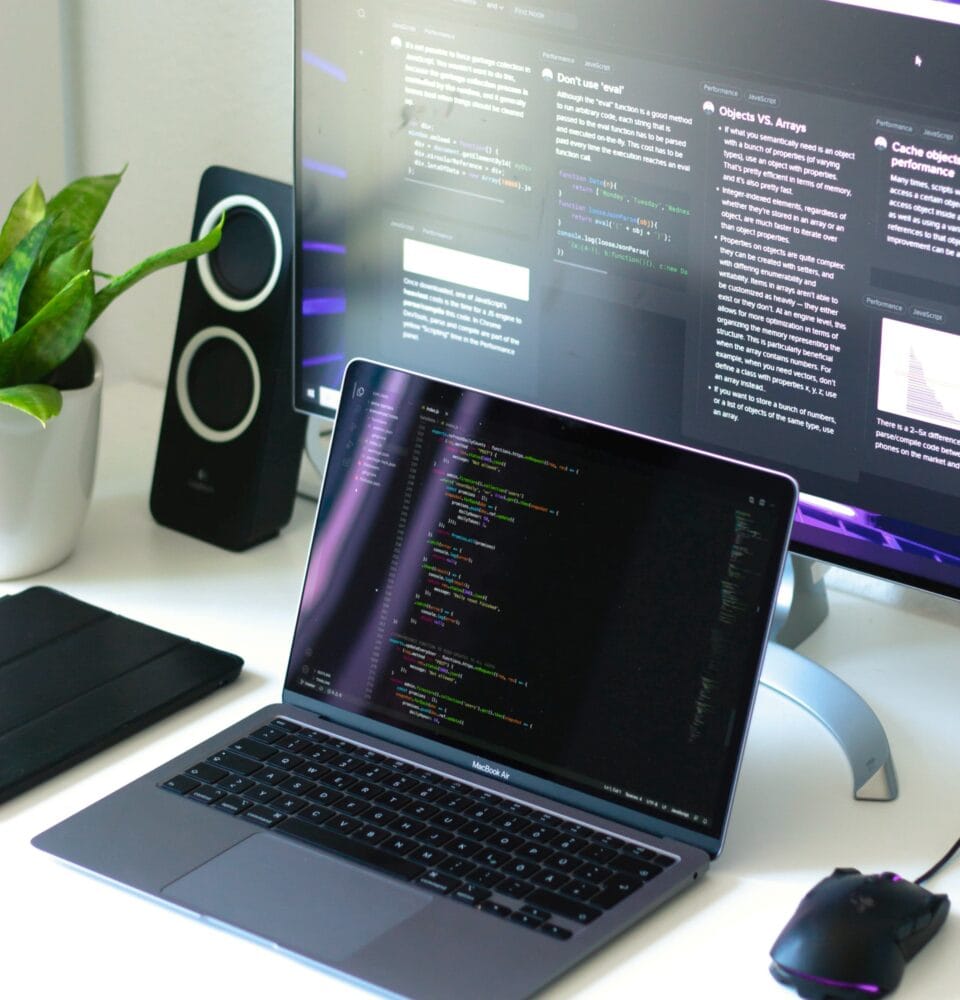 Podatek VAT w świecie kodu – czy warto płacić VAT w IT?