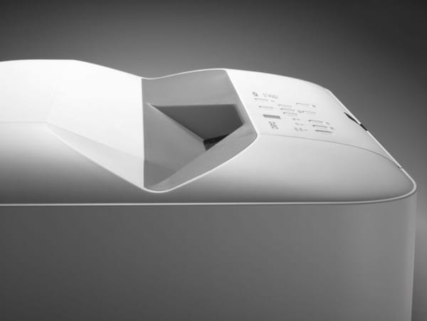 Ultra krótkoogniskowe projektory od CASIO