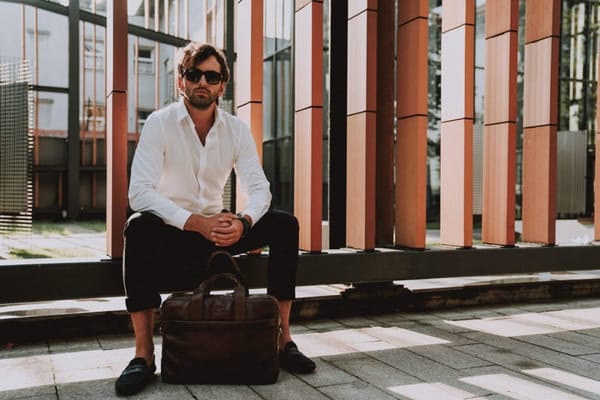 Aktówka męska na dokumenty i laptopa - jaka powinna być?