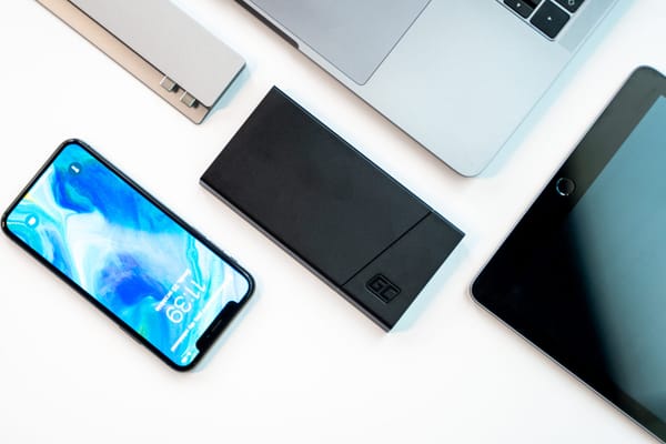 Ile razy powerbank naładuje telefon?