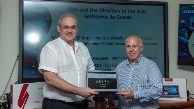 Siergiej Kostevitch, CEO ASBIS oraz Ntinos Ellinas, Prezes Zarządu Szkoł Publicznych w Limassol_s2