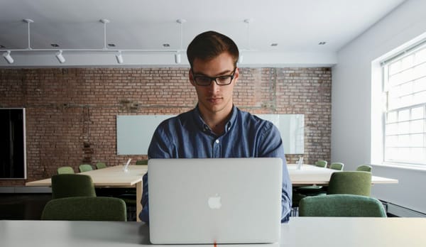 biznes, biuro, praca, informatyk, TSN, jednoosobowe firma, ey, kompetencje