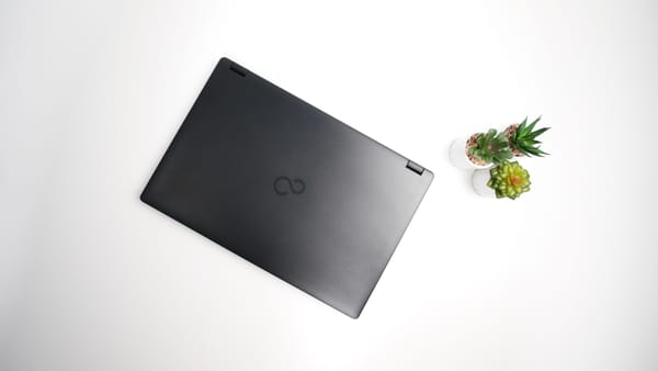 Fujitsu Lifebook E5511 - nie oceniaj książki po okładce