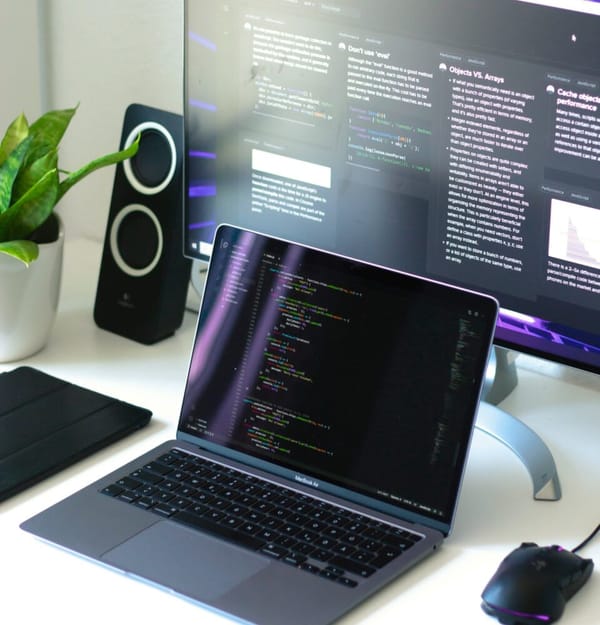 Podatek VAT w świecie kodu – czy warto płacić VAT w IT?