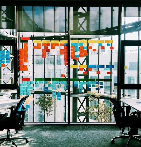 Zrównoważenie Agile i modelu kaskadowego: Jak przekształcić wyzwania w sukces?