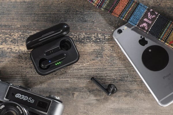 Czy głośniki i słuchawki to dobre gadżety reklamowe? Sprawdź, jak je wykorzystać do promocji firmy